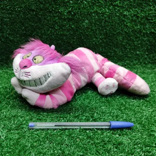 Gato rosa Alice no país das maravilhas 