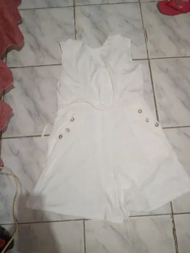 Macacão Branco com Detalhes