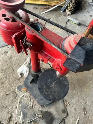 Furadeira de bancada usada antiga motor DAL 220v