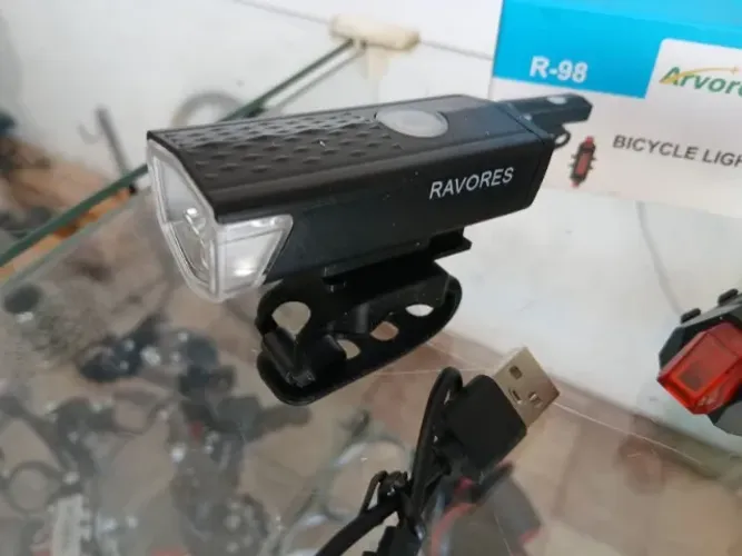 farol + led traseiro carregável usb
