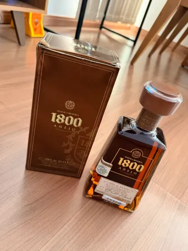 Garrafa Colecionável 1800 - Edição 2011 - Rara - Com Caixa