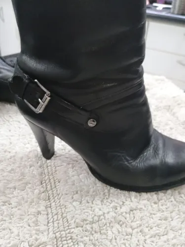Bota de cano médio preta Arezzo 36
