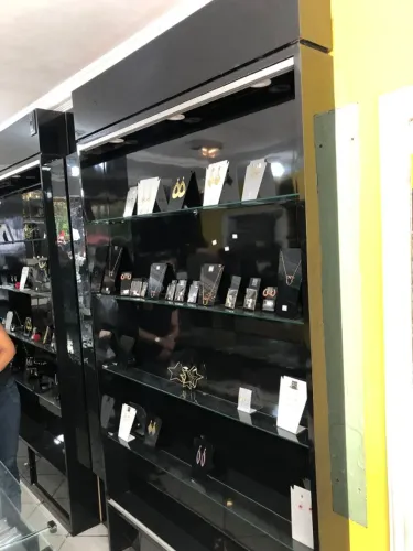 vitrines para celulares ou joias etc