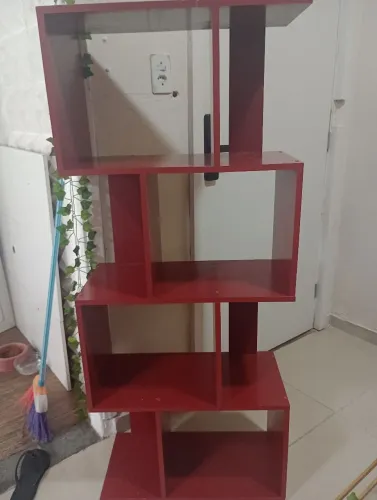 Estante vermelha