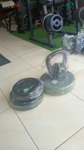 Anilhas e Kettlebells Emborrachados pesos musculação