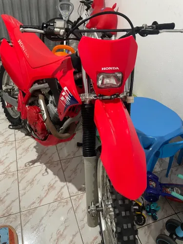 Moto muito nova único dono com alguns acessórios
