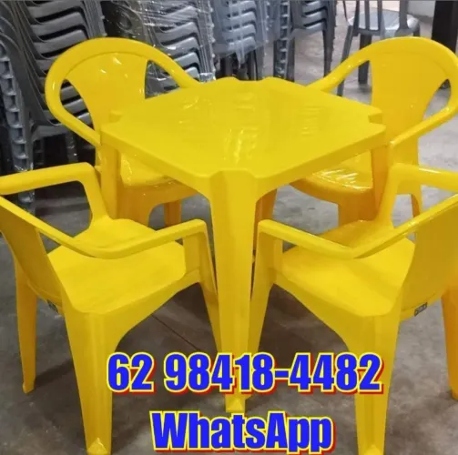 Jogo de mesa com 4 cadeiras plástica cor amarelo padrão Skol