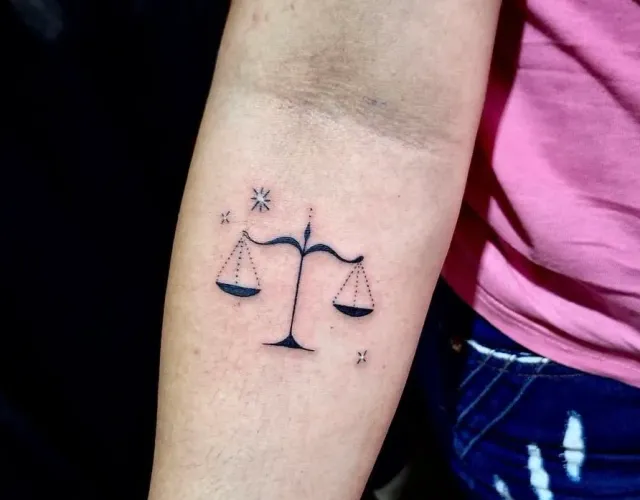 Promoção de Tatuagem minimalista 