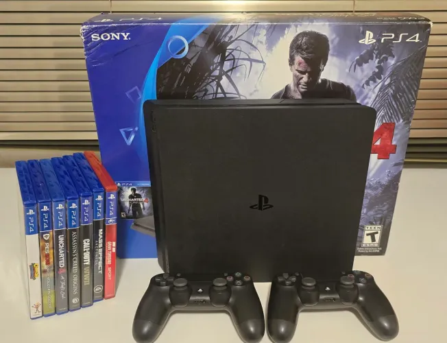 Playstation 4 500Gb com 2 controles e Jogos