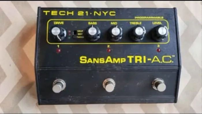 SansAmp TRI-AC (Preamp / emulador de amplificadores e caixas)