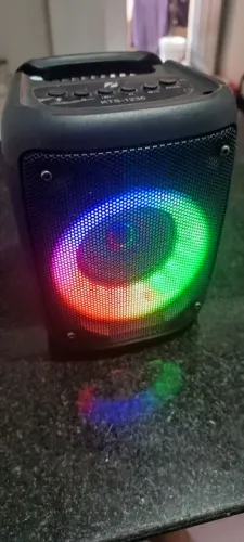 Caixa de Som Bluetooth com Luzes RGB