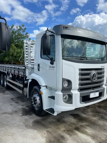 Caminhão VW 24.260 carroceria