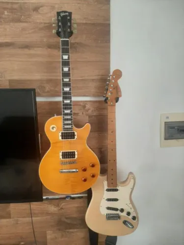 Guitarras Slash Gibson e Ardanuy Tagima
