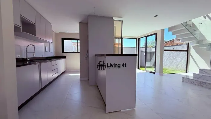 Sobrado Triplex novo com 3 dormitórios à venda, 243 m² por R$ 1.420.000 - Santa Felicidade