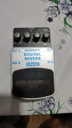 Pedal Digital Reverb BRHRINGER DR600