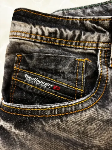 Bermuda jeans DIESEL número 42 nova sem uso!!