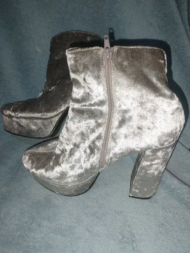 Bota Luxo Italiana veludo prateado QUANTICLO, plataforma salto 13cm, usada 1 vez, ITALIA