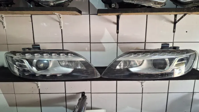 Par de farol Audi Q7 original sem detalhes 