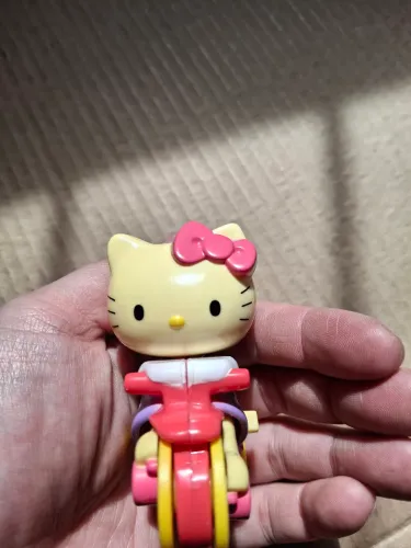 Hello Kitty na bicicleta