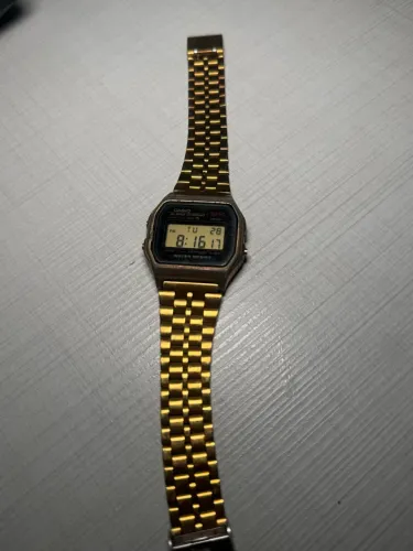 Relógio Casio Digital Dourado Original - Clássico e Funcional