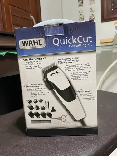 Máquina de Cortar Cabelo Wahl  na caixa.