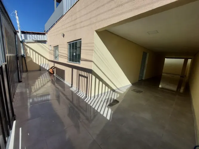 Vendo linda casa de 3qts sendo uma suíte aceita financiamento CAIXA. 