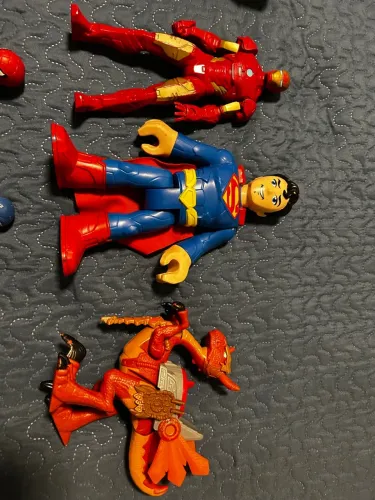 Super-Heróis em Ação: Iron Man, Superman e Dragão!