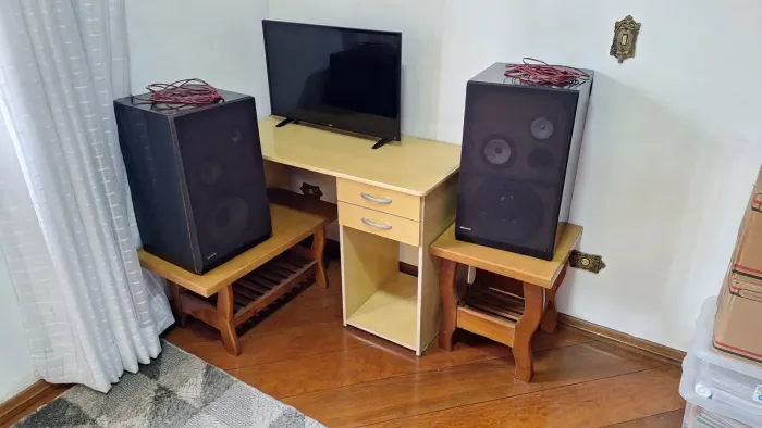 Caixas de som da Gradiente em Pleno funcionamento 