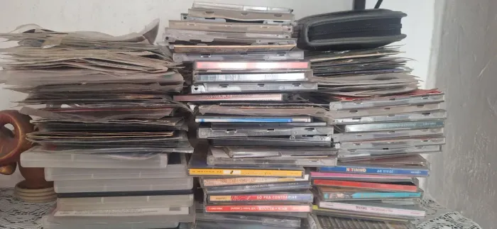 Estou vendendo dvds e CDS novos 