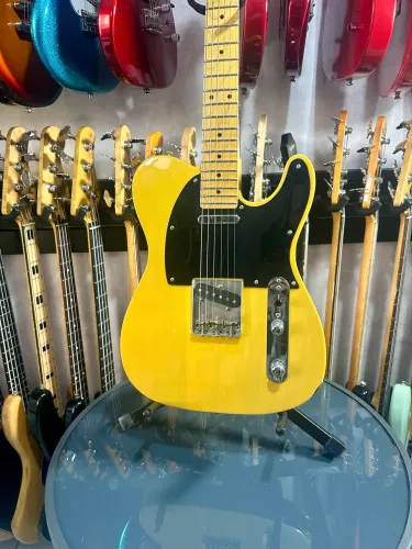 Guitarra Vintage V52 com captação Seymor Duncan
