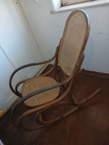 Cadeira de Balanço de Madeira