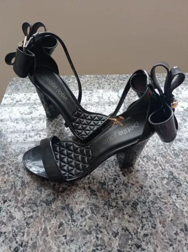Sandália Petit Jolie tamanho 36 preta