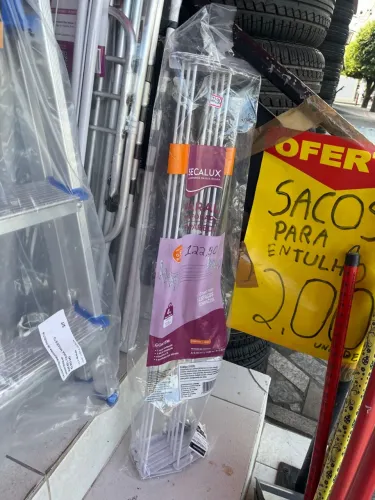 Varal de roupas Secalux para espaços compactos