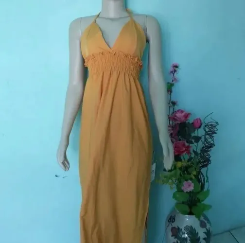 Vestido longo com fenda