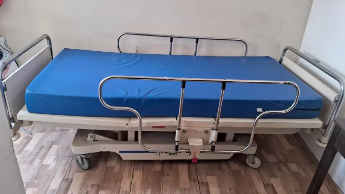 Cama hospitalar 3 manivela com elevação de altura 