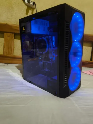 PC Gamer com iluminação RGB
