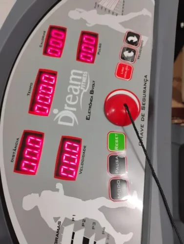 Esteira Elétrica Ergométrica Residencial Dream Fitness DR2110 Dobrável Velocidade 13km