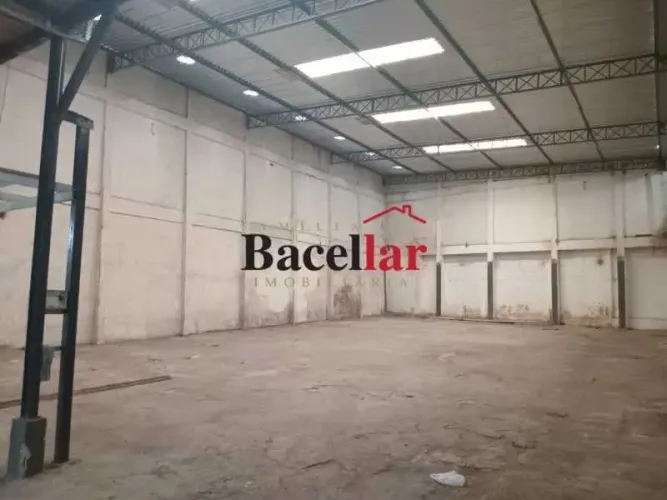 VENDO GALPÃO DE 2200m² EM CASCADURA