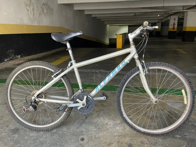 Bicicleta Aro 26 Alfameq - Ótima para Trilhas e Passeios!