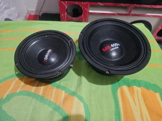 Médios 6 e 8 polegadas.