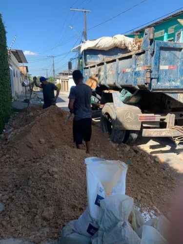 Cacamba Entulho Manaus (vai com ajudantes)