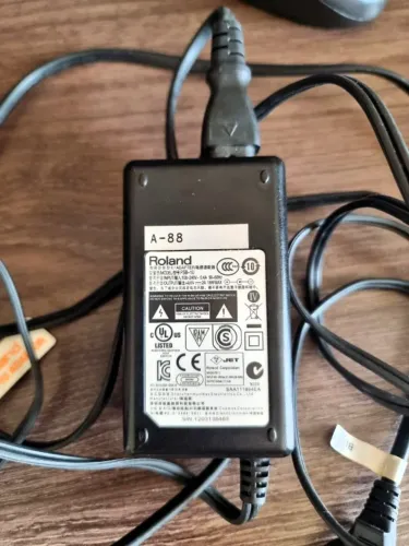Fonte Teclado Piano Controlador Roland A88