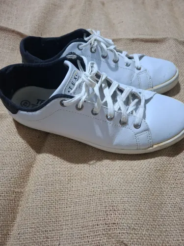 Tênis 42 branco bom estado