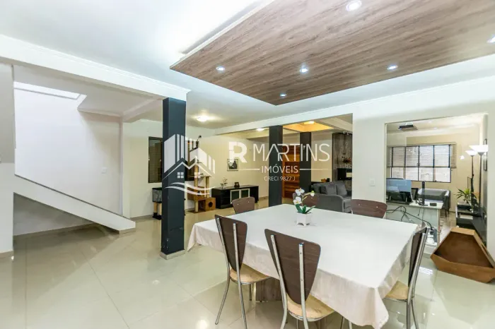 Casa Ampla com 4 Quartos, Suíte e móveis planejados