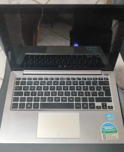 Netbook Asus x202e com processador core i3 2365M@1.40ghz, SSD 240GB,