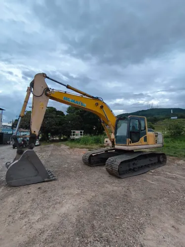 Escavadeira Komatsu Pc 200 ano 2008 