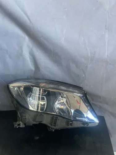 Farol Mercedes GLA 2018 lado direito 