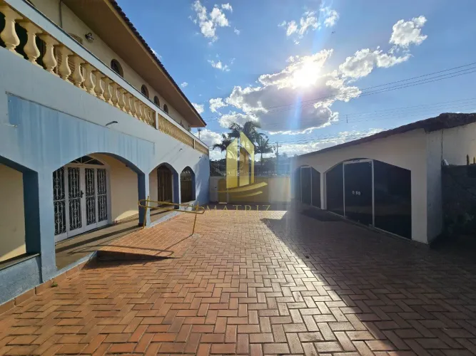 Ponto Comercial para Venda/Locação na Av. Hélio Pa