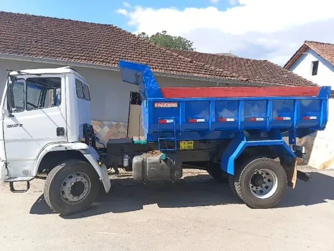 MB-1215 C ano 2001