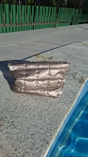 Necessaire puffer estofada com forro interno
